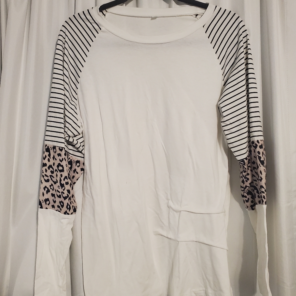 Cute long sleeve tee with stripe/leopard sleeve
